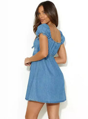 Robe en jean à manches bouffantes ajourées.
