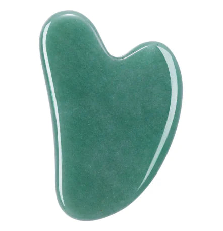 Gua Sha en jade naturel en forme de cœur pour un massage facial relaxant
