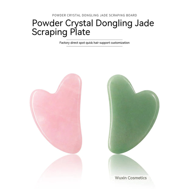 Deux Gua Sha en jade naturel, un rose et un vert, pour des soins de beauté et de bien-être