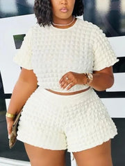 Ensemble haut court et short en tricot gaufré.