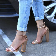 Sandales confortables à talons hauts creux pour femmes.